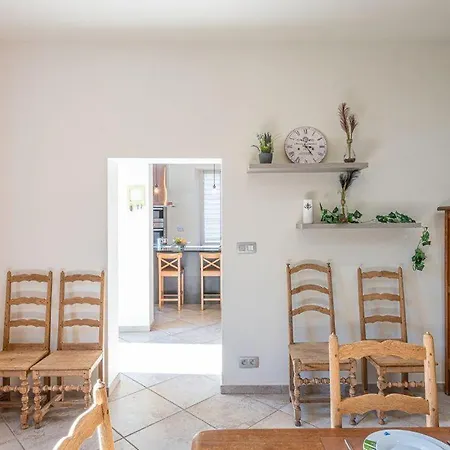 A Fleur De L'eau Blanche De Caractere Vakantiehuis