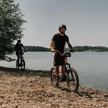 A Fleur De L'eau Blanche De Caractere *