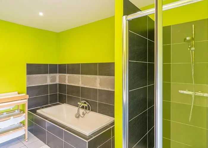 A Fleur De L'eau Blanche De Caractere Ferienhaus