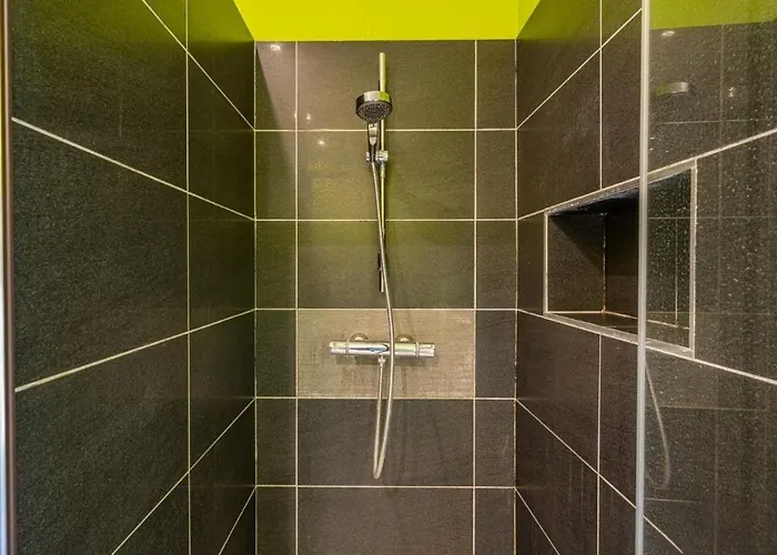 A Fleur De L'eau Blanche De Caractere * Chimay